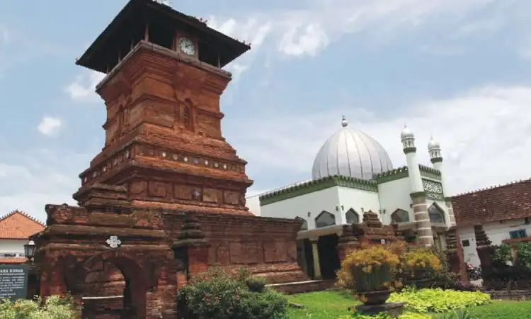 Makam Sunan Kudus, Sumber: supabase.co