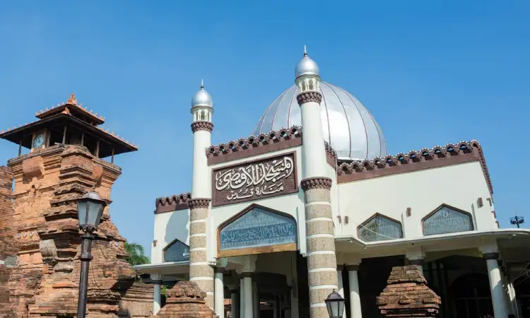 Masjid Menara Kudus, Sumber: jatengprov.go.id