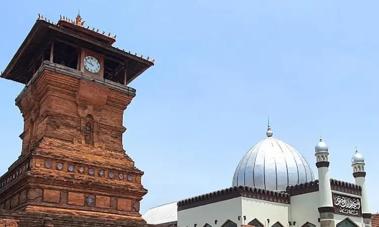 wisata religi, Sumber: kuduskab.go.id
