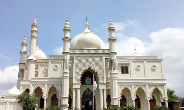 Masjid Salman Al Farisi, Sumber: sisiplus.co.id