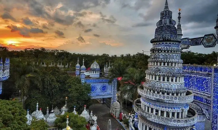 Masjid Tiban Turen, Sumber: kubahmadina.com