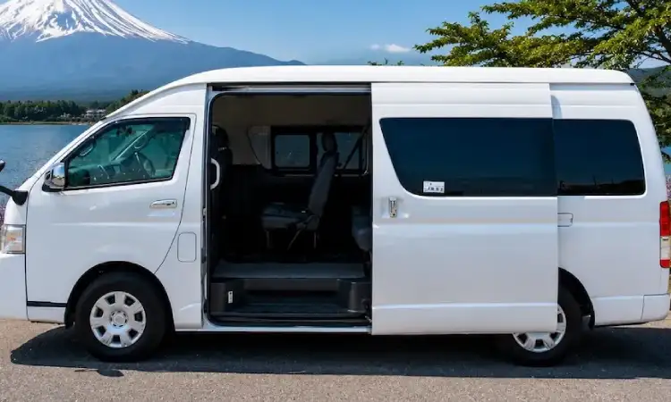 hiace commuter, sumber: hirecarjapan.com